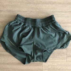 Lululemon Hotty Hot short 2.5